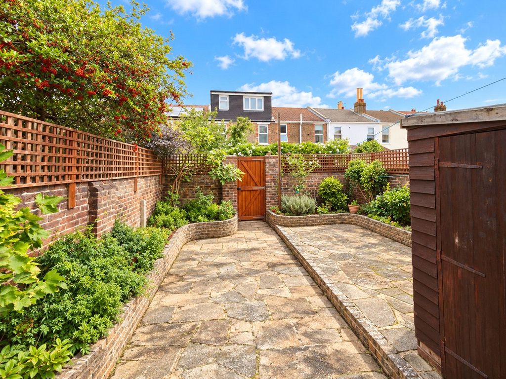 Property photo 3 of 17 Picture No. 28