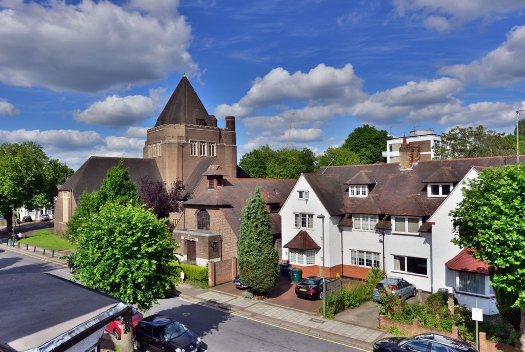 Property photo 1 of 8 Photo 8