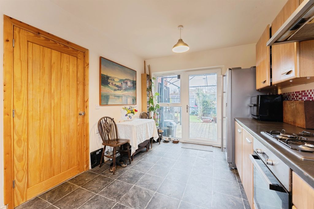 Property photo 2 of 20