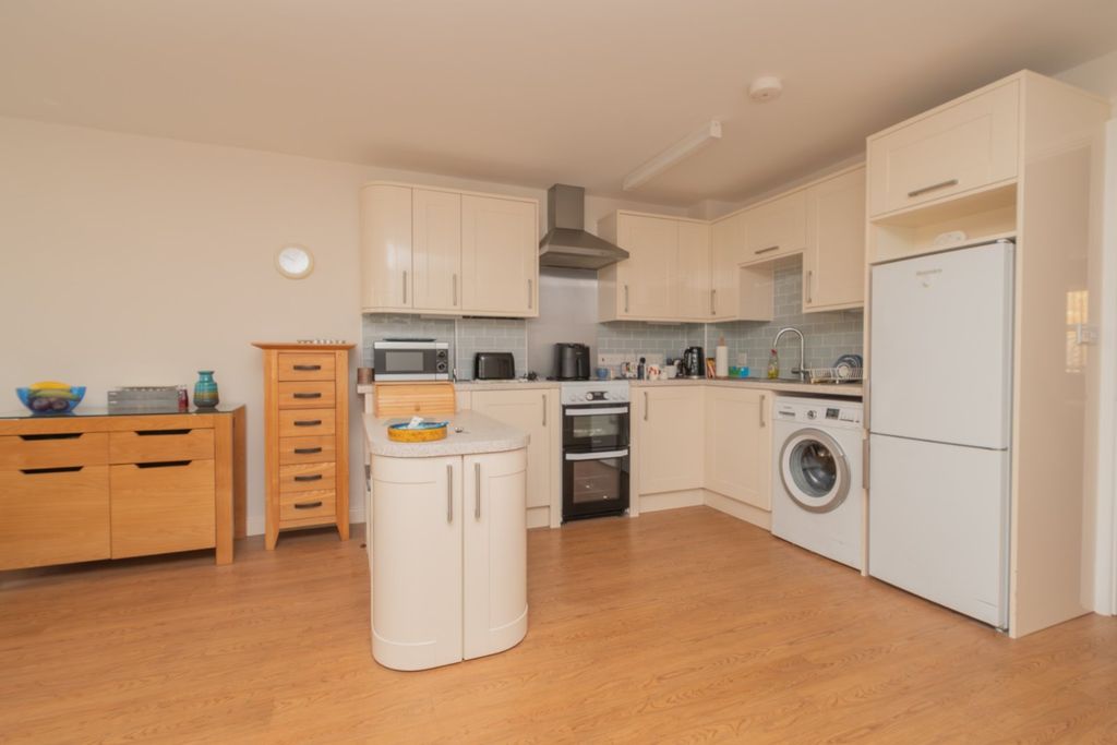 Property photo 3 of 8 Picture 3