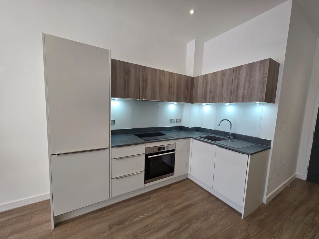 Property photo 3 of 7 Kitchen