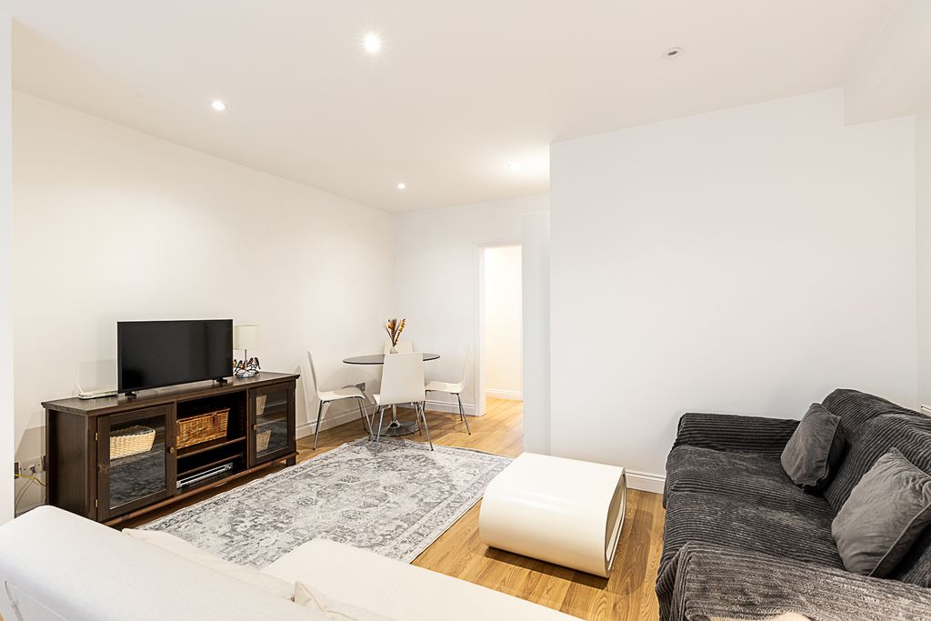 Property photo 2 of 28