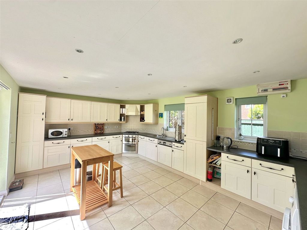 Property photo 3 of 27 Kitchen