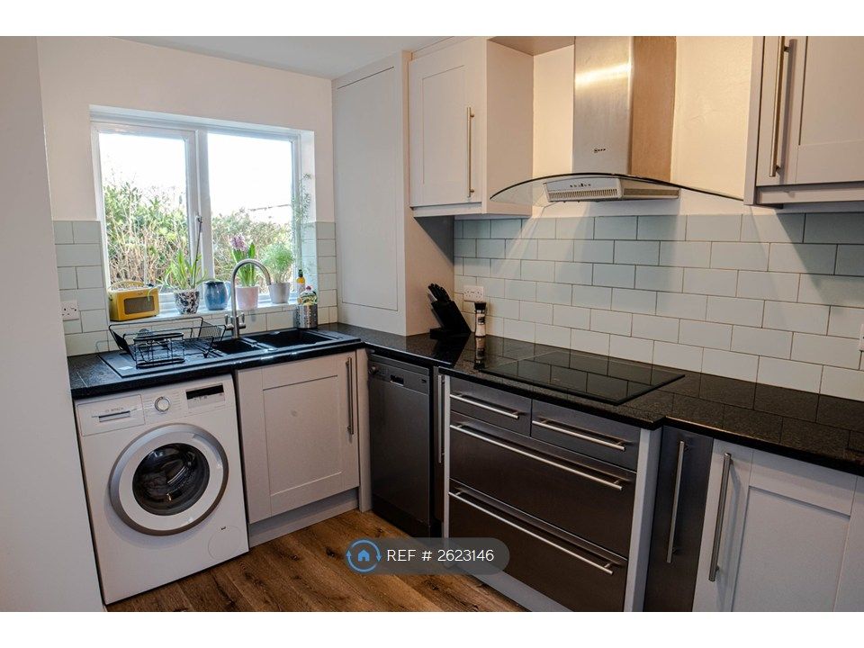 Property photo 2 of 11 Modern Kitchen