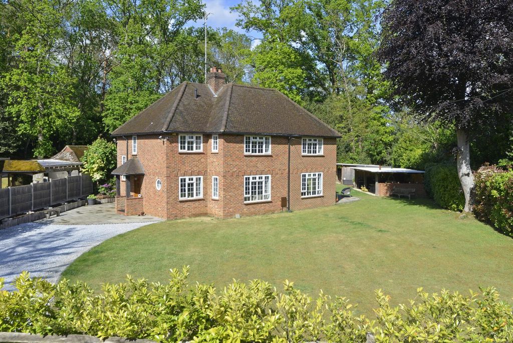 Property photo 1 of 17 Front (Exterior)