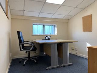 Property photo 2 of 11 You Can Use The Furniture In The Room Free Of Charge Or We Can Remove It So You Can Use Your Own.