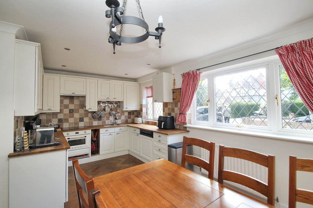 Property photo 2 of 23