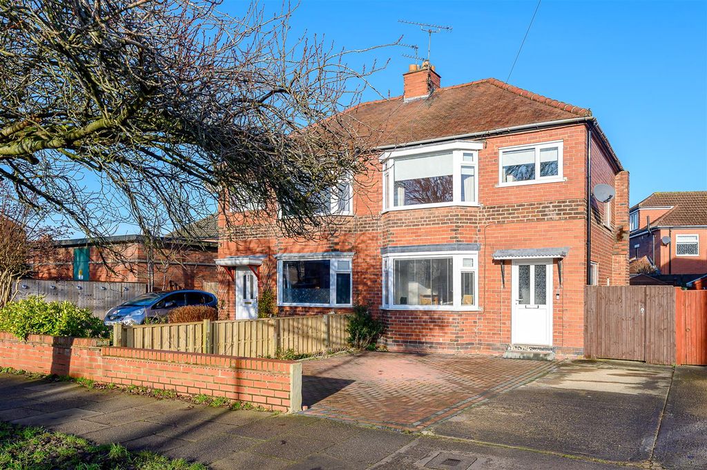 Property photo 1 of 11 Front