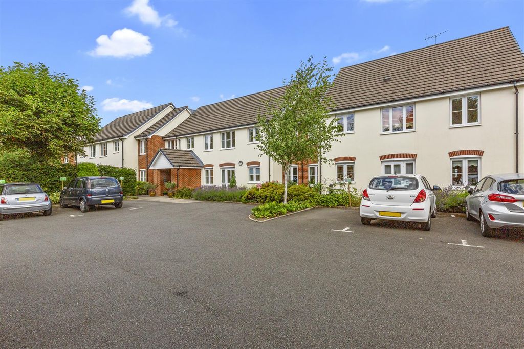 Property photo 1 of 14 18 Hughenden Court, Penn Road, Hp15 7Bd-13.Jpg