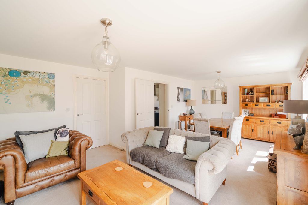 Property photo 2 of 21 2