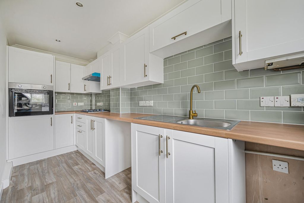 Property photo 3 of 15 Kitchen