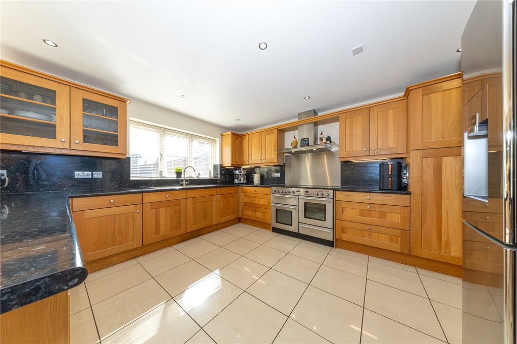 Property photo 2 of 27 Kitchen Diner
