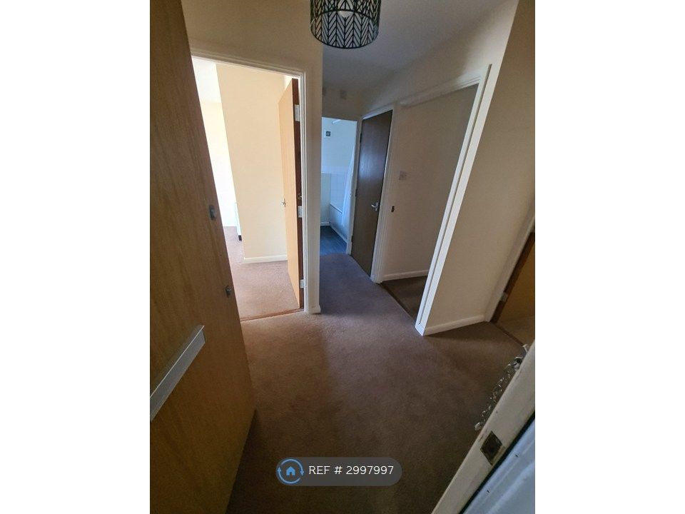 Property photo 2 of 11 Hall Way