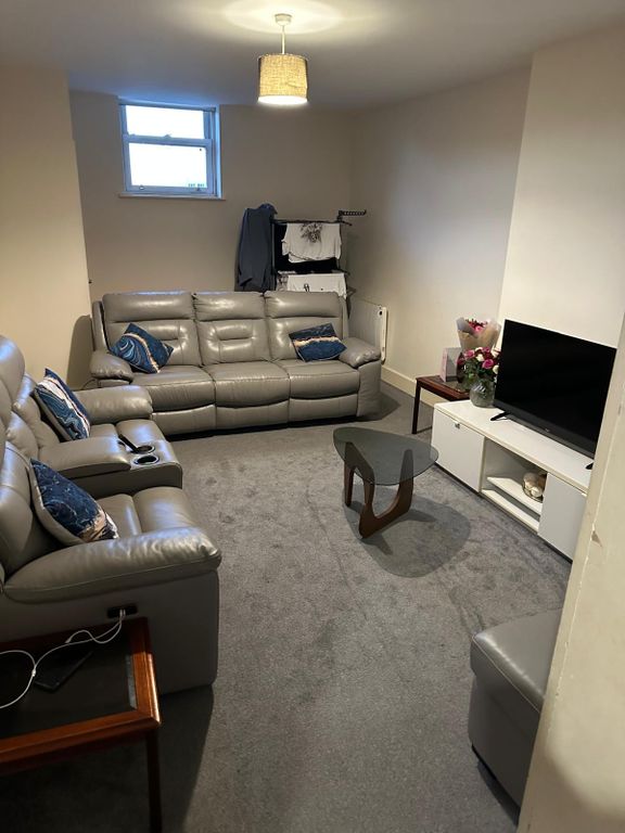 Property photo 1 of 2