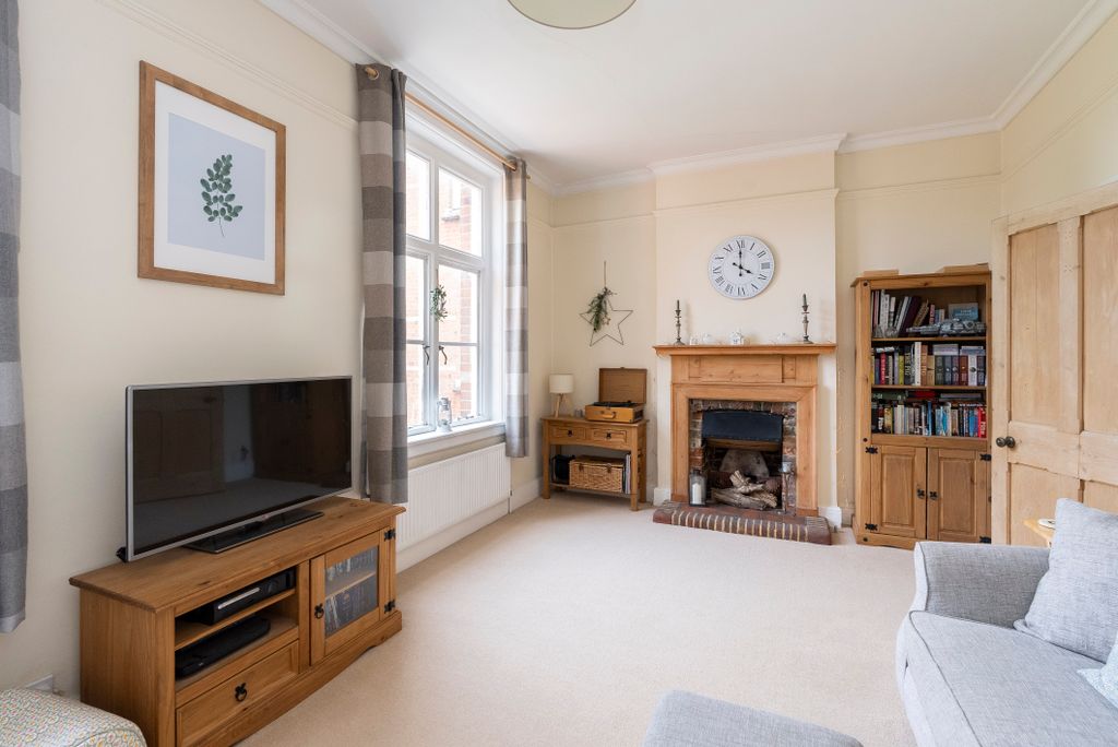 Property photo 2 of 11