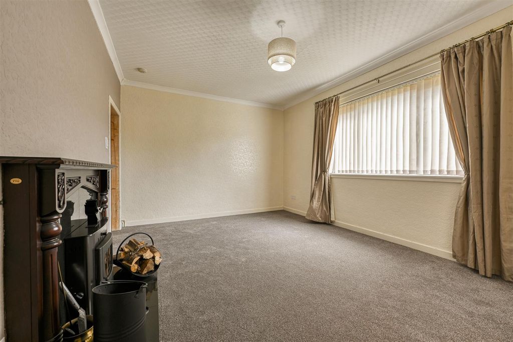 Property photo 3 of 14 3-Lounge-Additional.Jpg