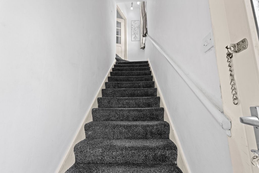 Property photo 2 of 37