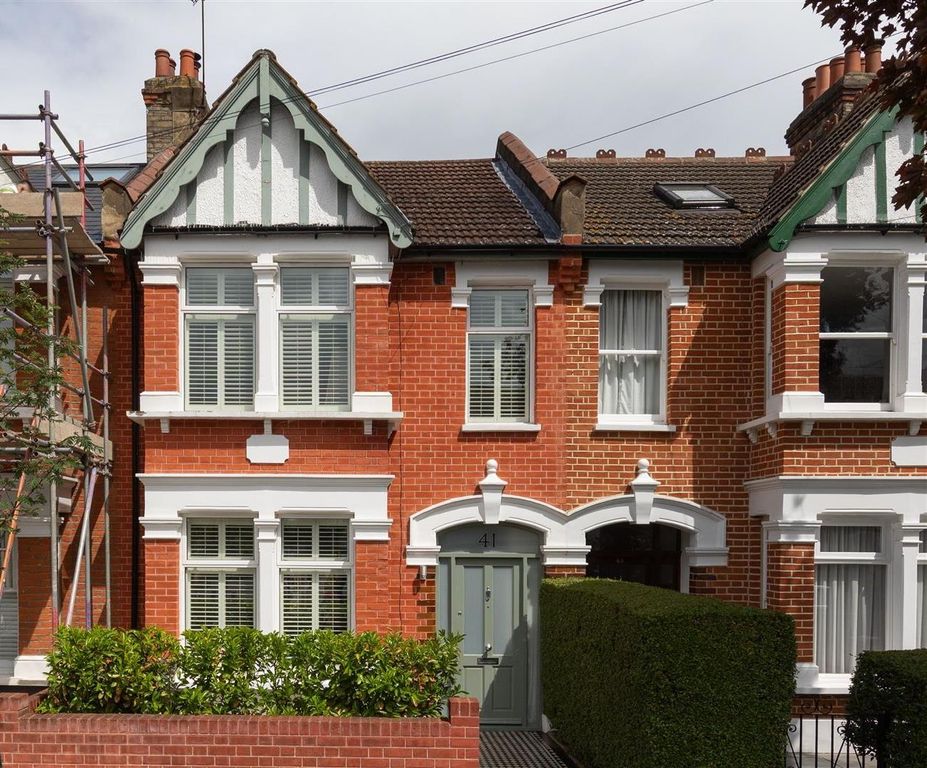 Property photo 1 of 28 Peterborough Road, E10