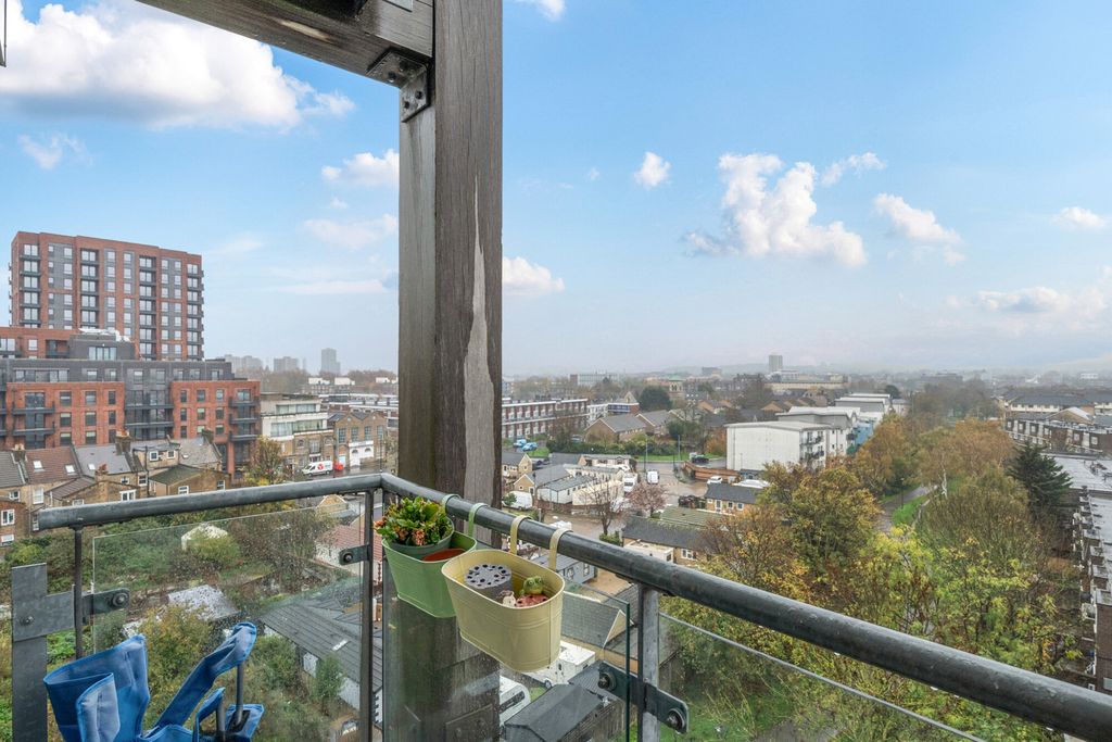 Property photo 3 of 13 1375597-15-691721...