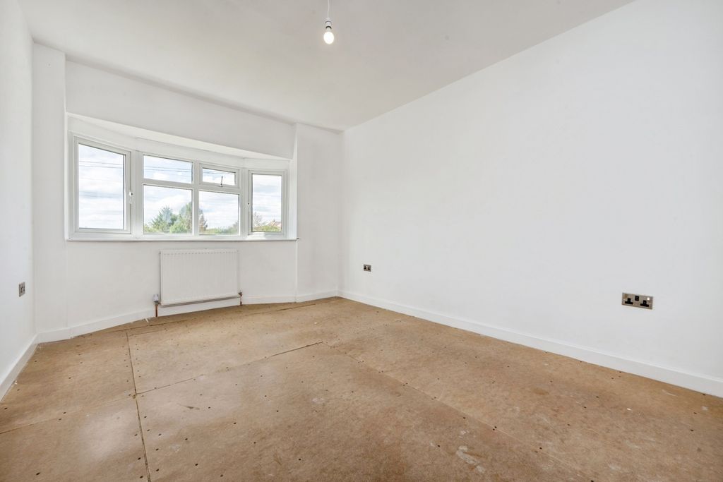 Property photo 2 of 17 Photo