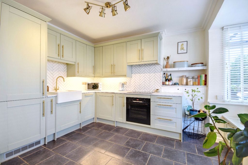 Property photo 3 of 22 Kitchen