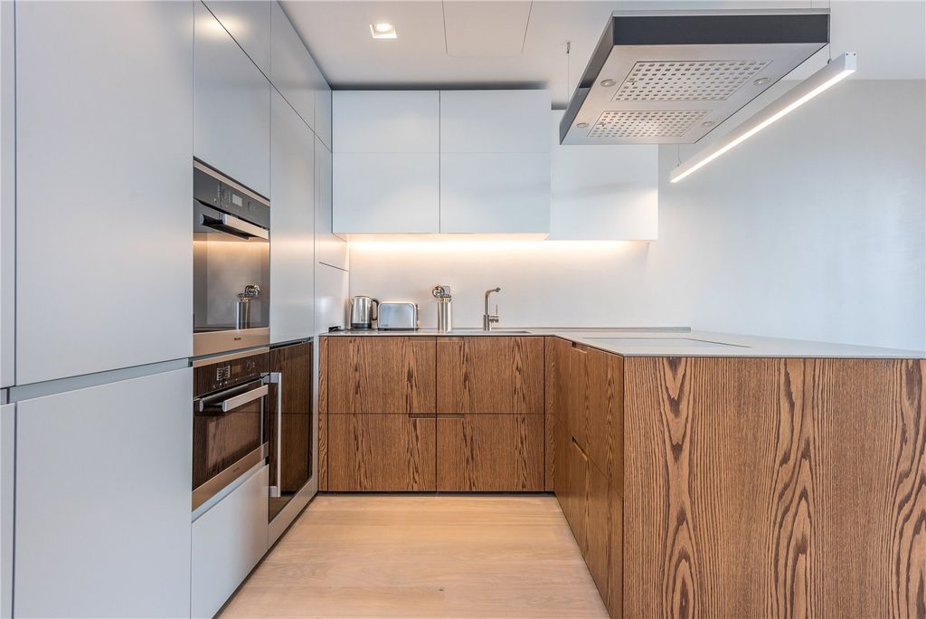 Property photo 3 of 14 Kitchen