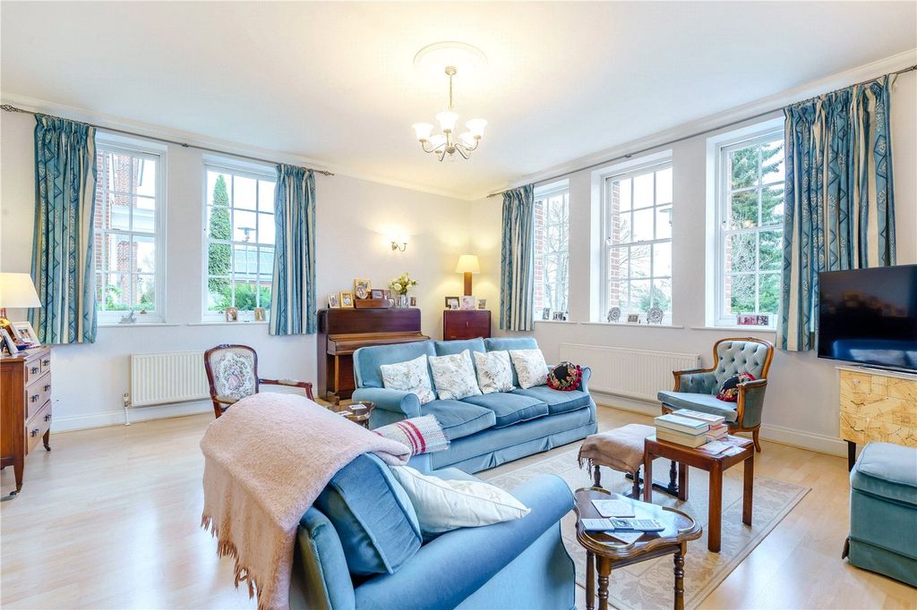 Property photo 2 of 11 Drawing Room