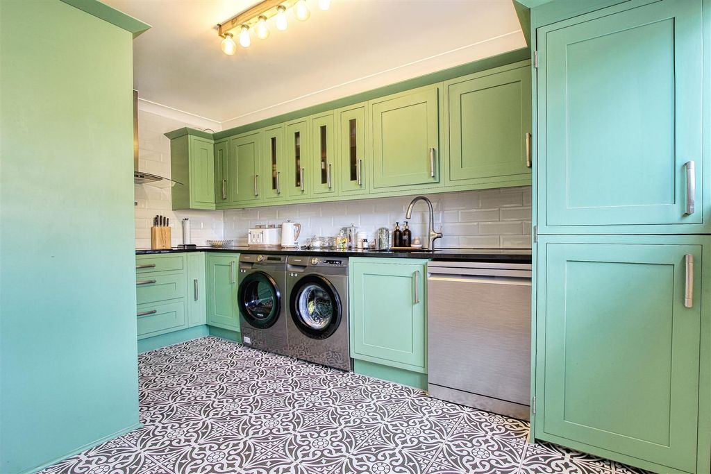 Property photo 2 of 30 Kitchen