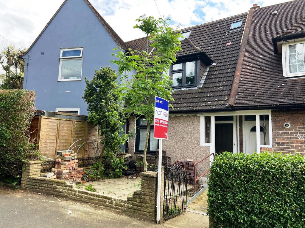 Property photo 1 of 6 Room To Let