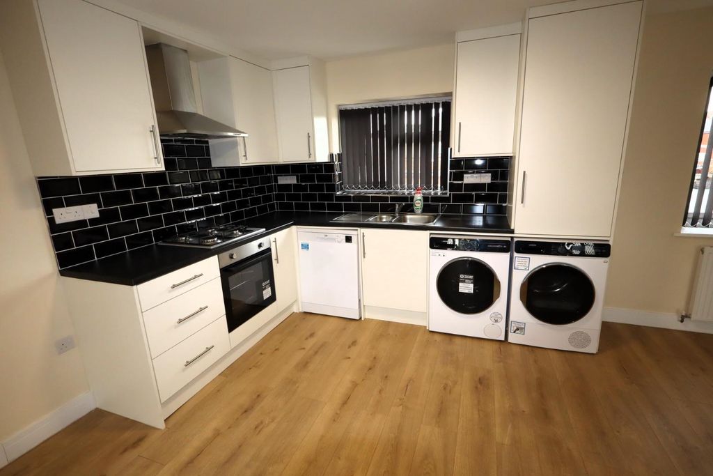 Property photo 3 of 8 Kitchen Area