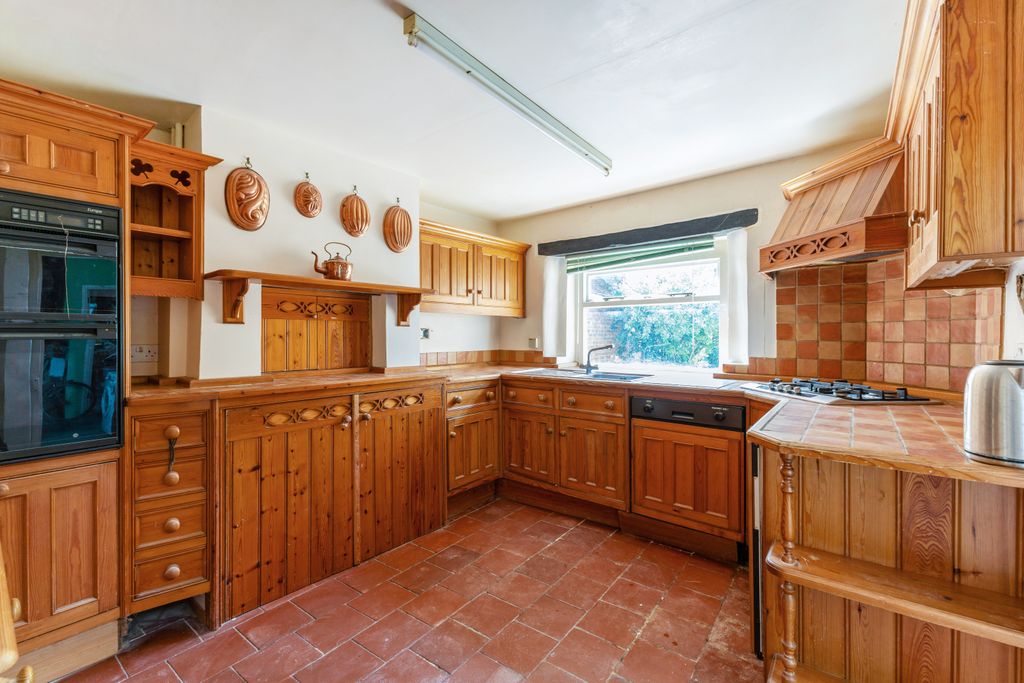 Property photo 2 of 18