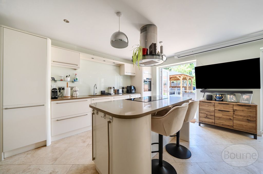 Property photo 3 of 30 194689ee-c917-421...