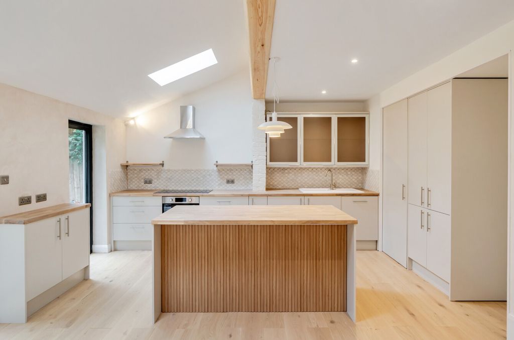 Property photo 1 of 20 1525886-14-6Ab4F4...