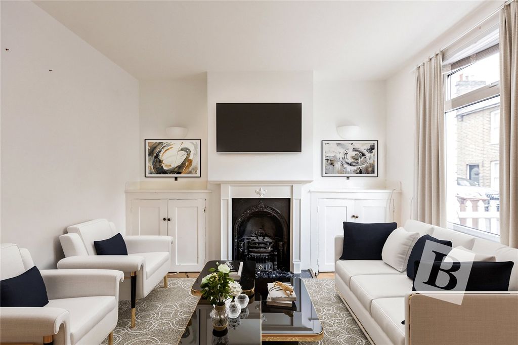 Property photo 2 of 11 Living Room