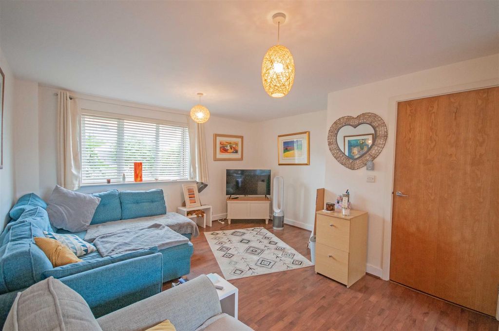 Property photo 2 of 7 L.Jpg