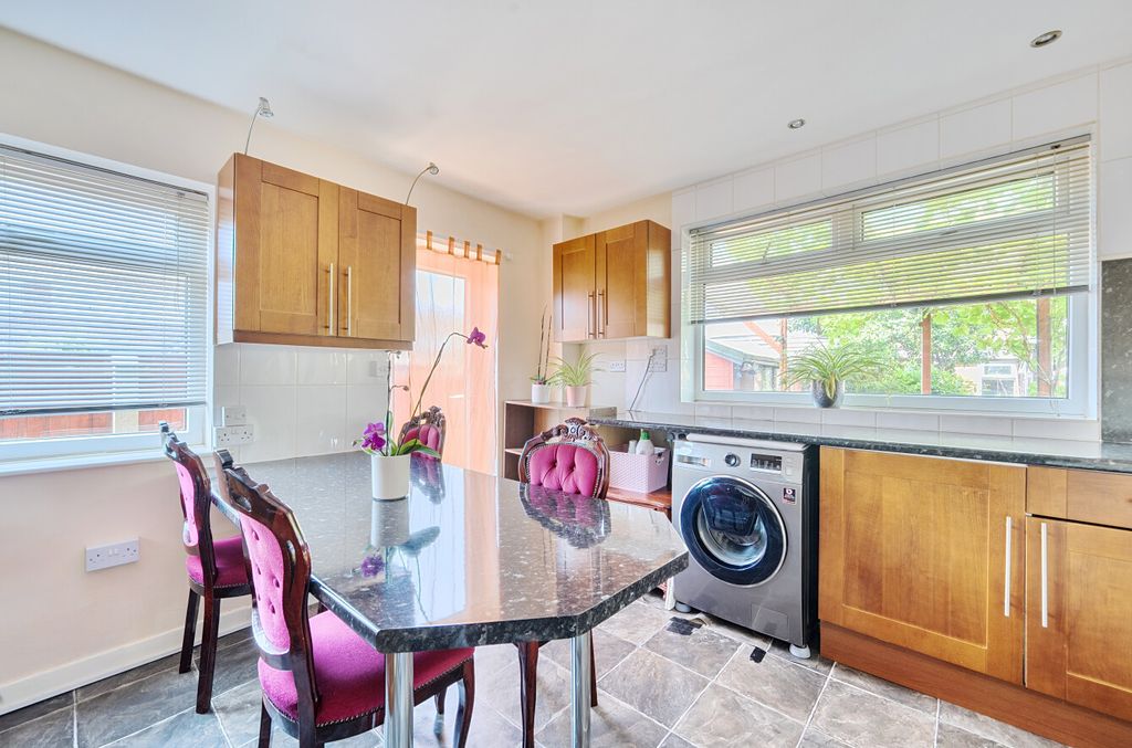Property photo 2 of 12 148306556A3d1Ae049Fde