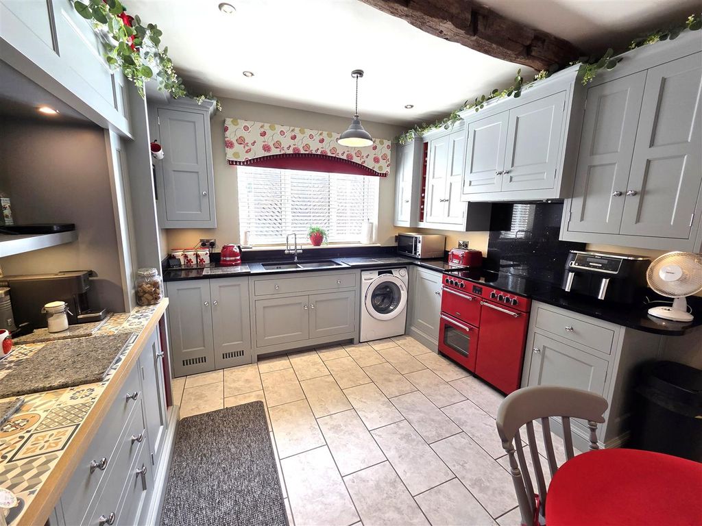 Property photo 3 of 19 33759.Jpg