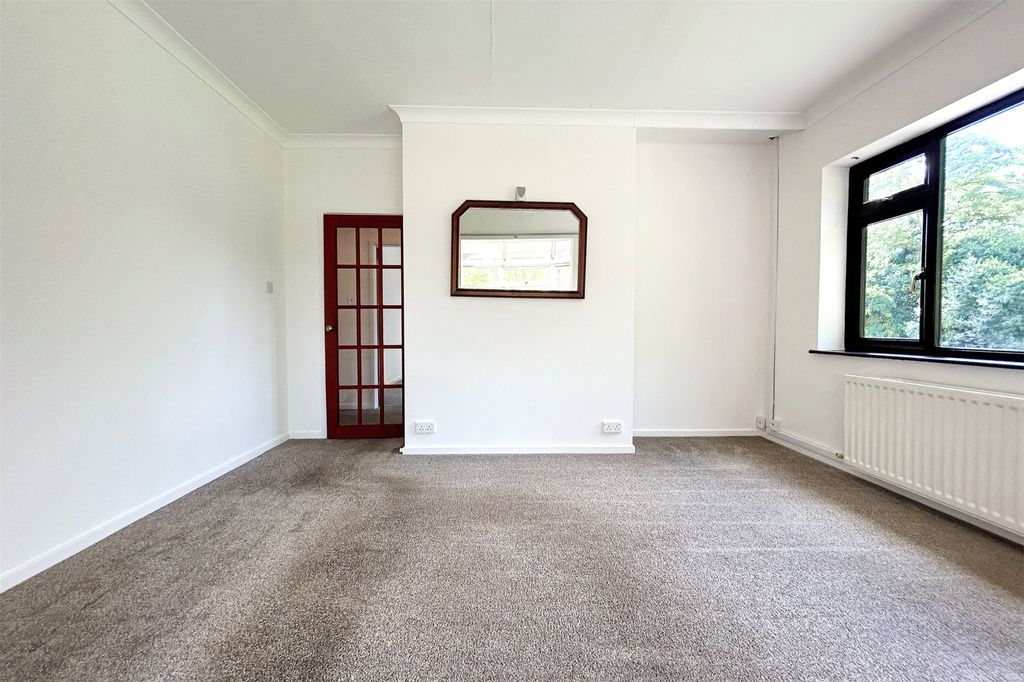 Property photo 3 of 12 Picture No. 27