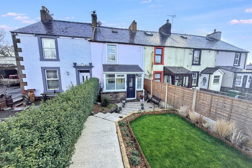 Property photo 2 of 32