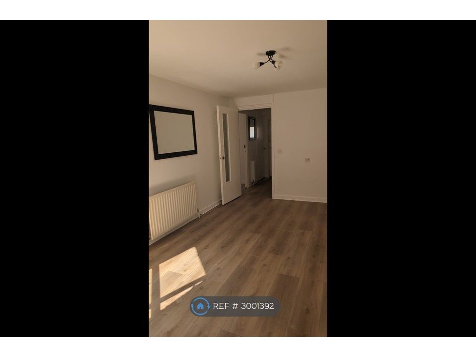 Property photo 2 of 11 Living Room