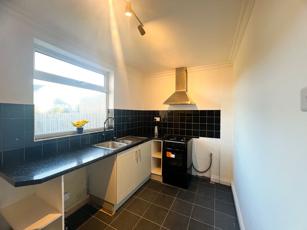 Property photo 2 of 11 Kitchen