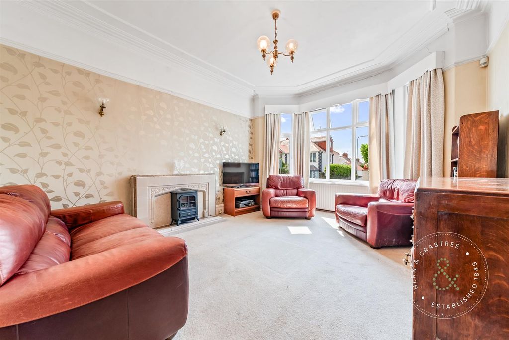 Property photo 2 of 47 Pencisely-Road-20.Jpg