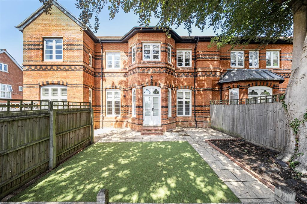 Property photo 1 of 20 External