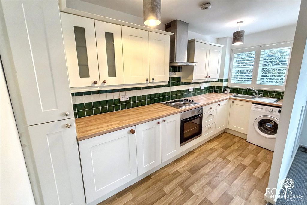 Property photo 2 of 8 Kitchen