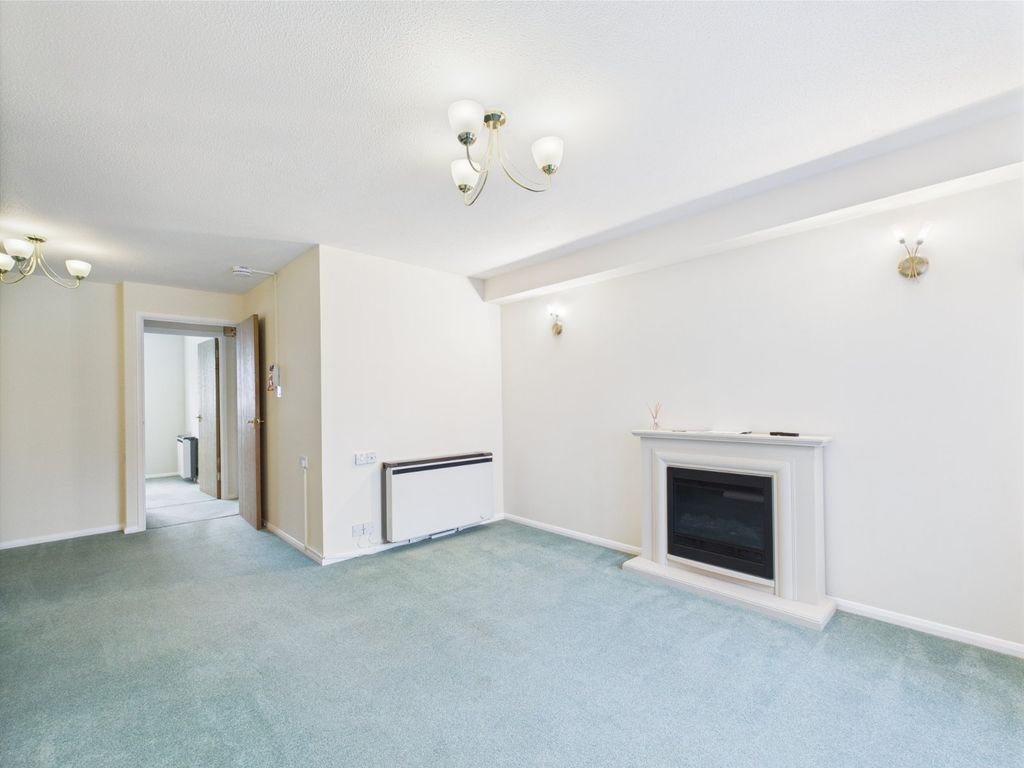 Property photo 2 of 8 Picture No. 12