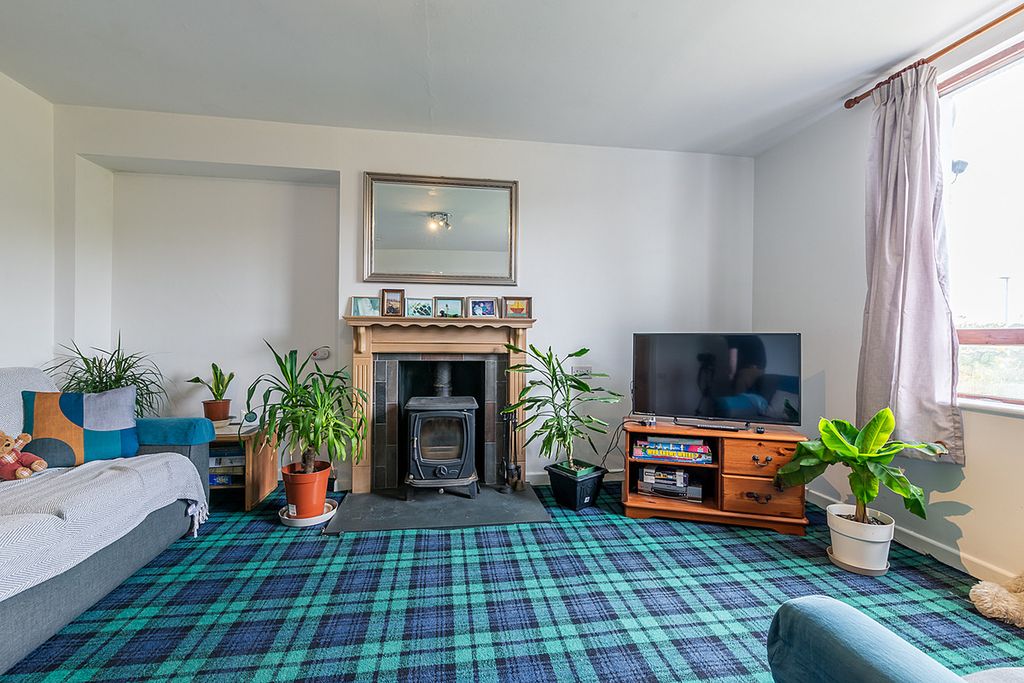 Property photo 3 of 35