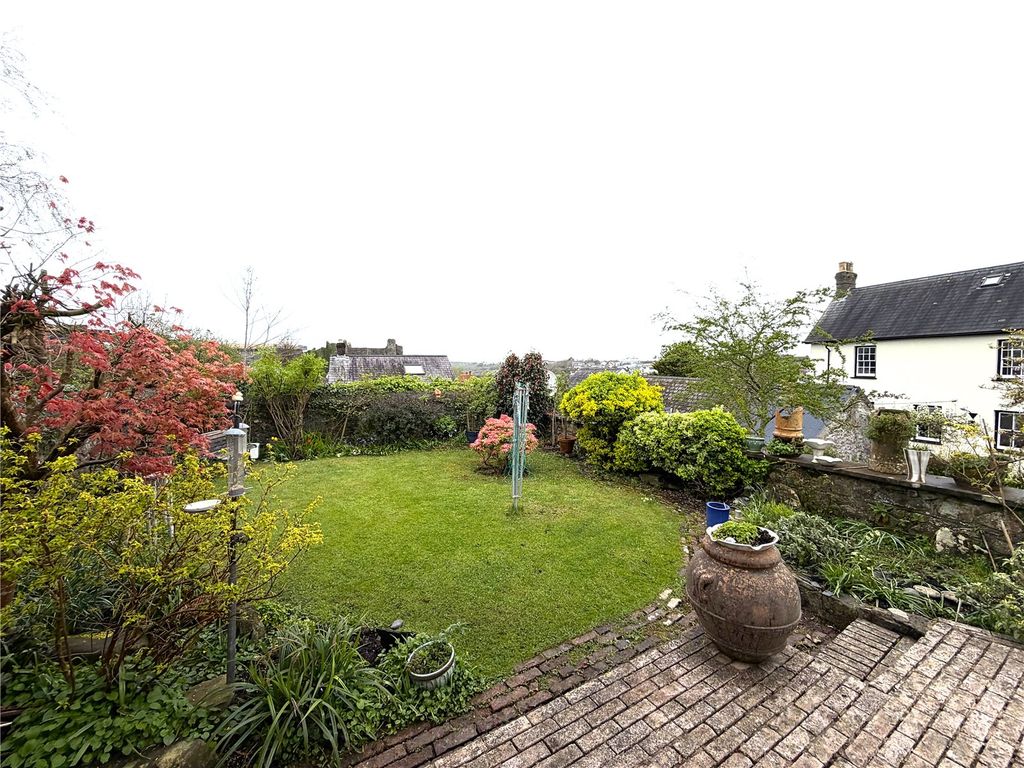 Property photo 2 of 27 Picture No. 24