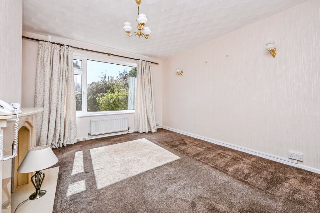 Property photo 3 of 12 Pbox-Img.Jpg