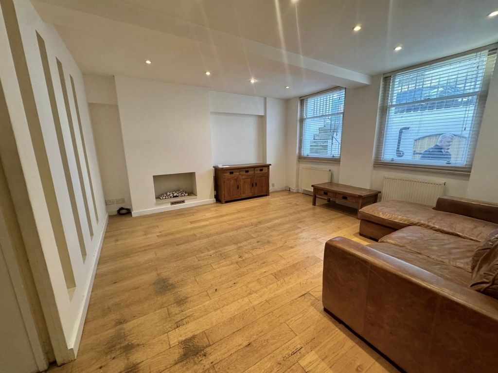 Property photo 2 of 7 Living Room