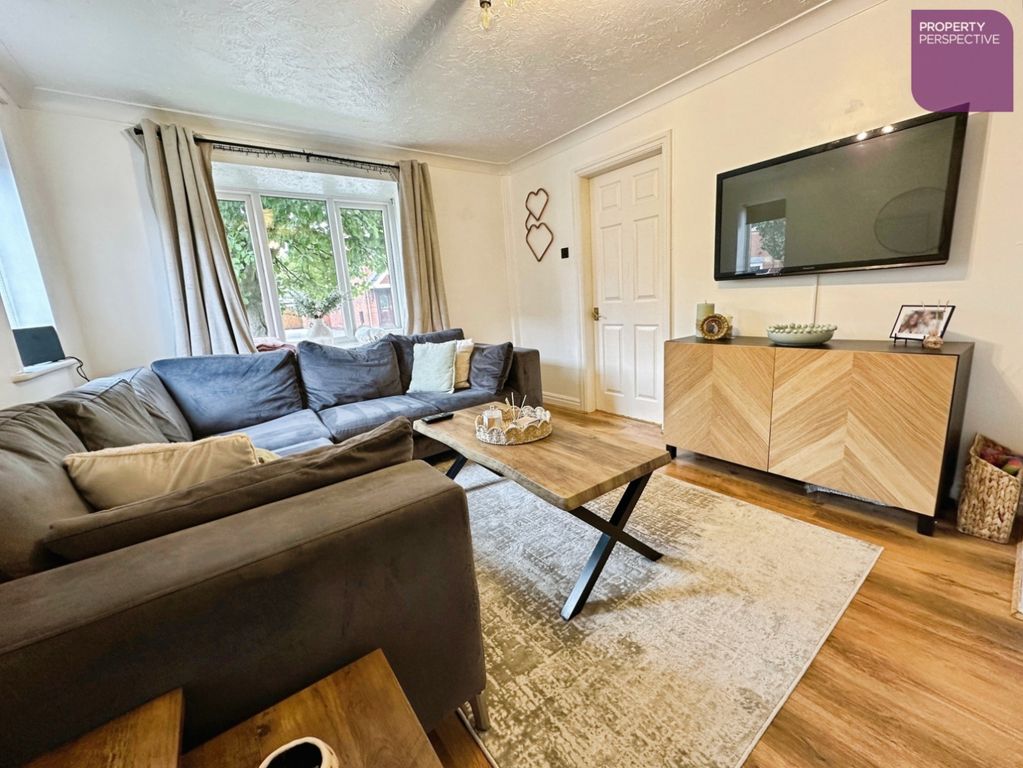 Property photo 2 of 11 Lounge